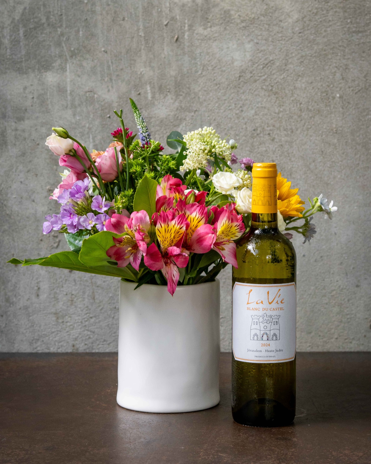 מארז יין & פרחים